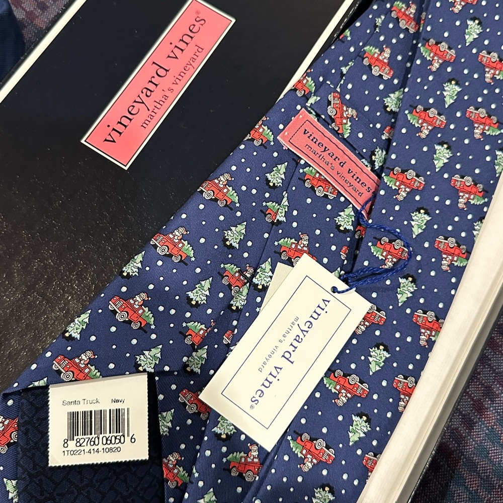 Vineyard Vines Santa Tie - New with Tags